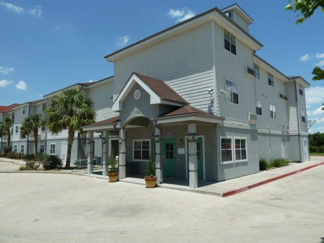 Americas Value & Suites-winnie