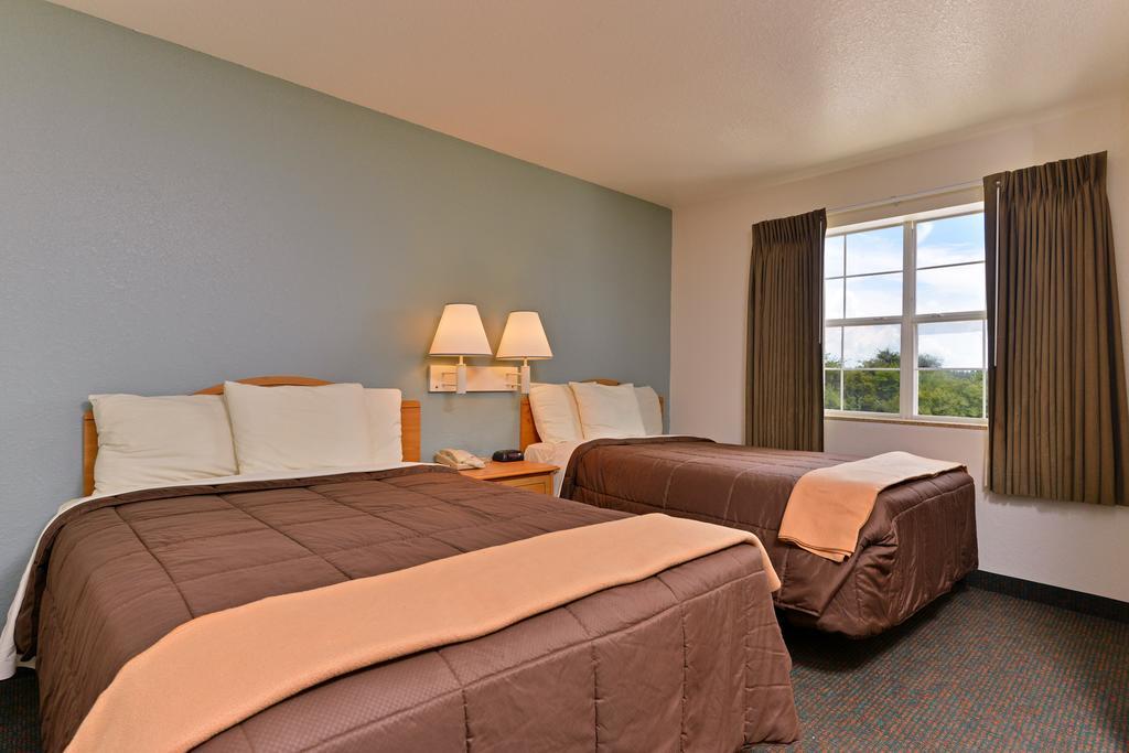Hotel Americas Value & Suites-winnie