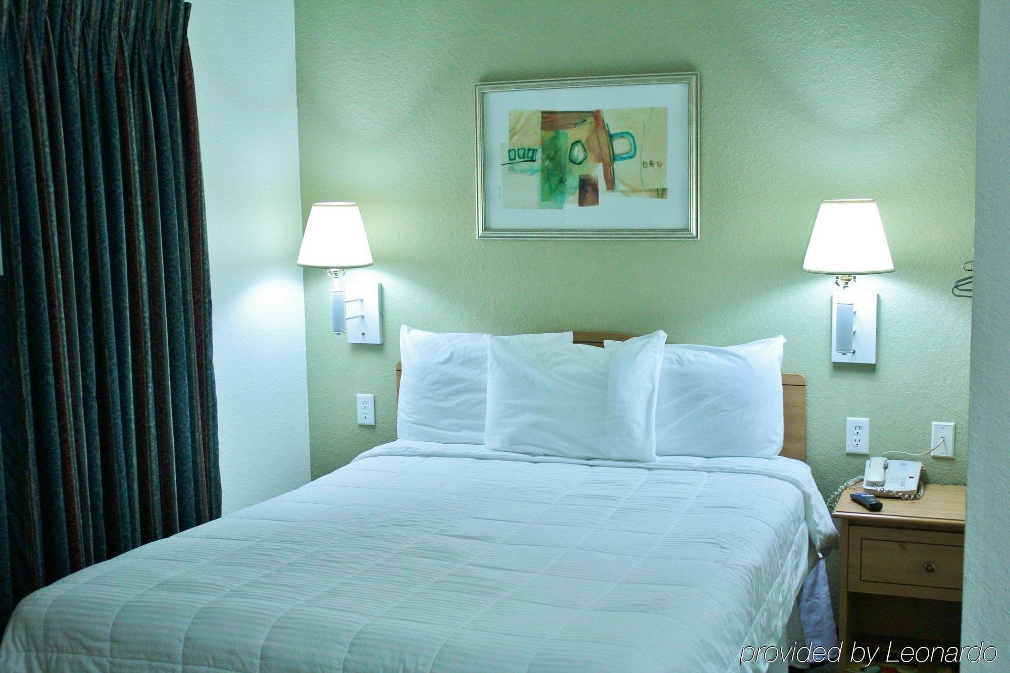 Americas Value & Suites-winnie Hotel 2*