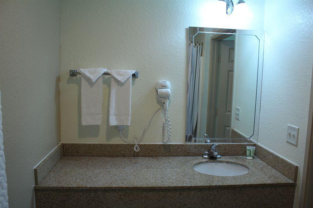 Americas Value & Suites-winnie 2* Winnie