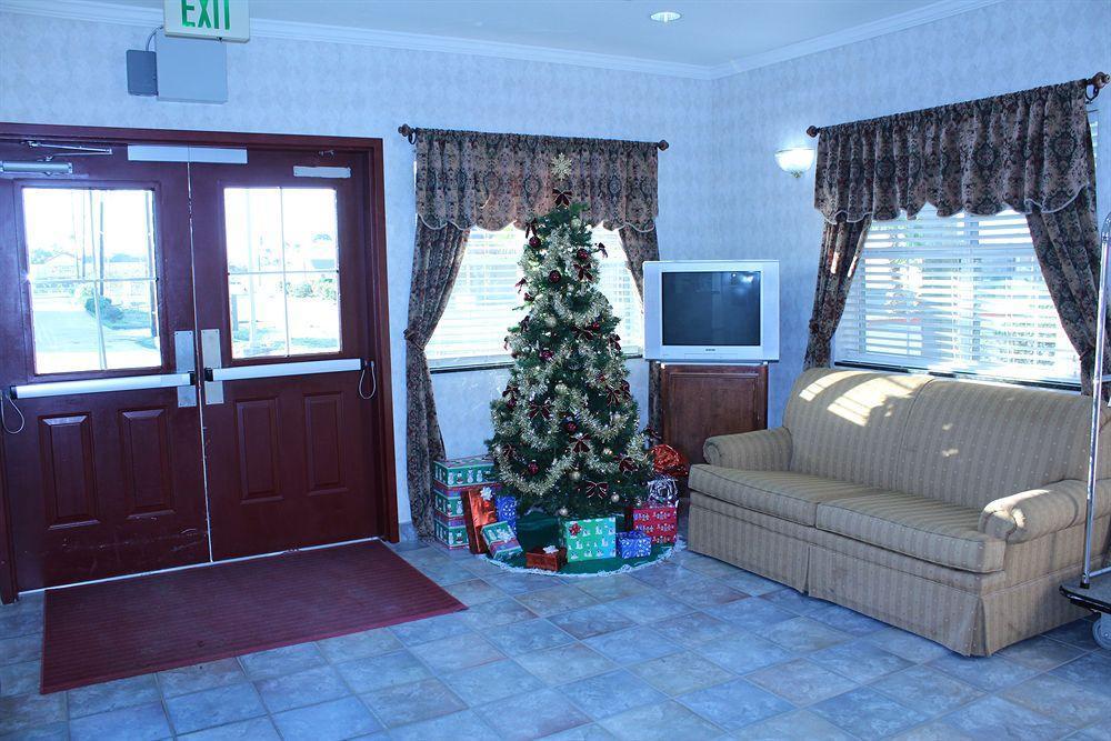 Americas Value & Suites-winnie Winnie