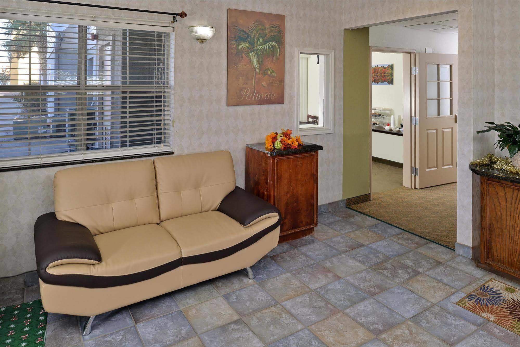 Americas Value & Suites-winnie Hotel