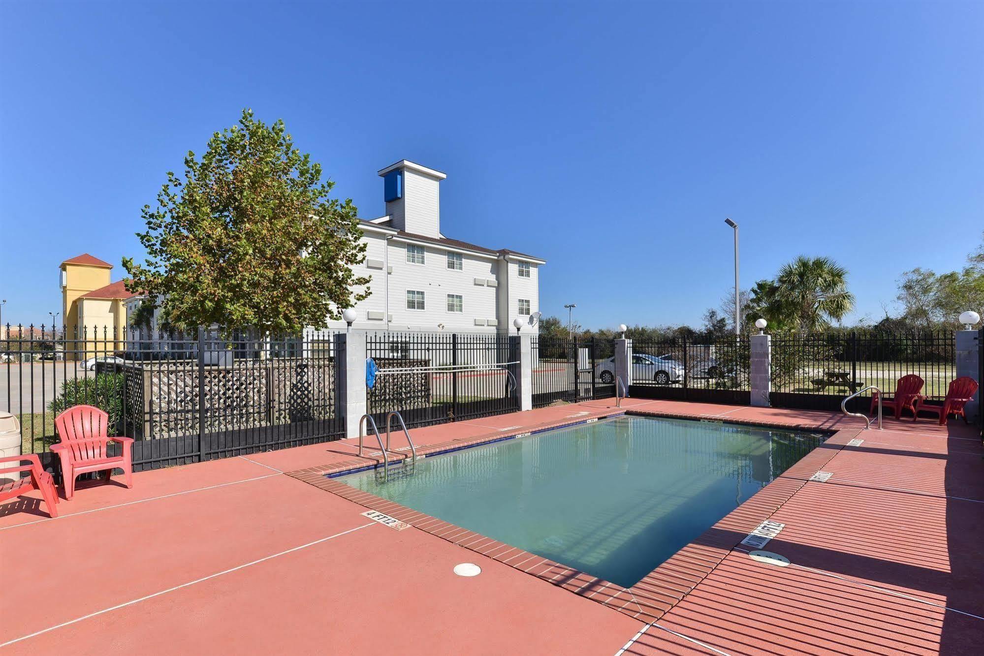 Americas Value & Suites-winnie Hotel 2*