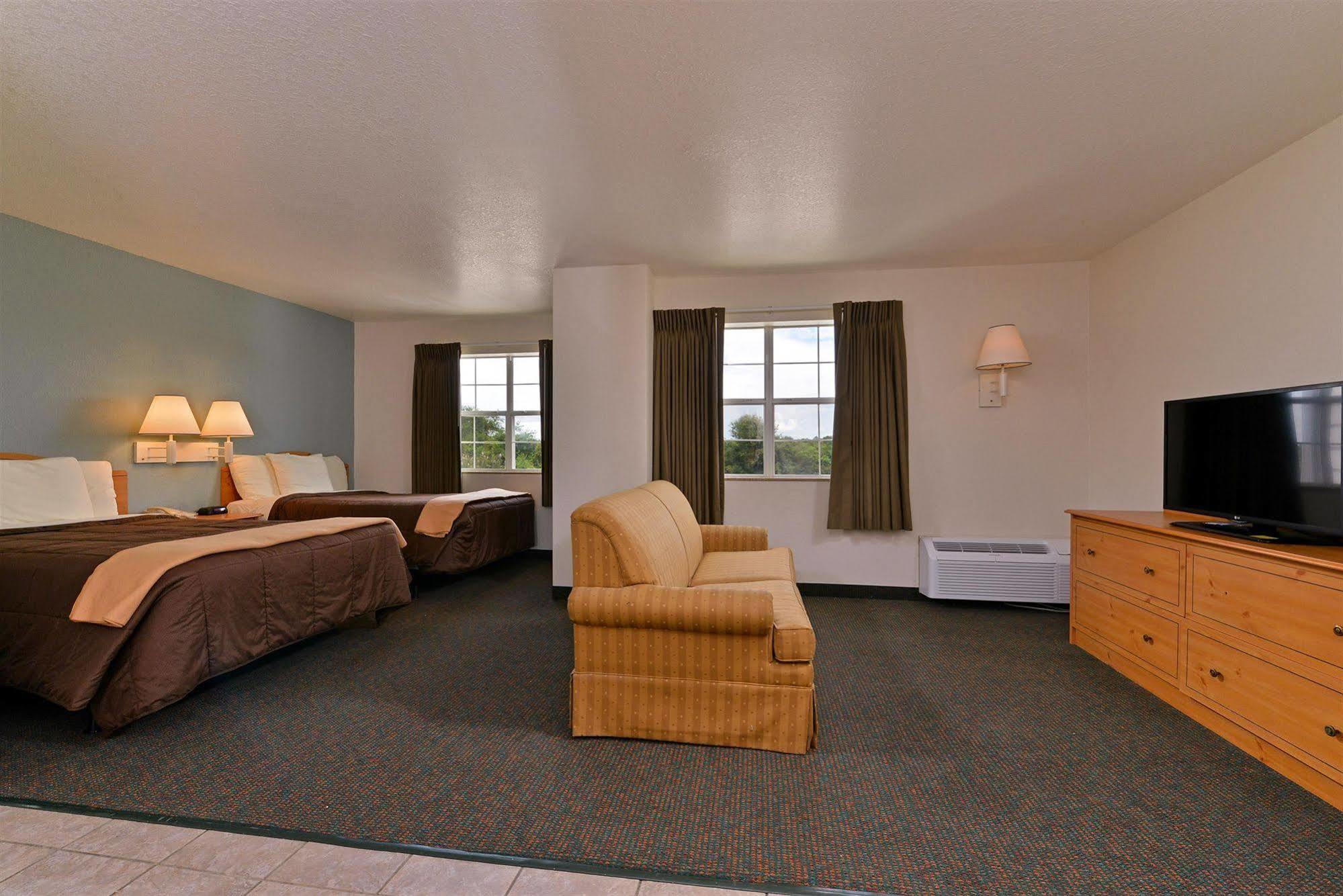 Americas Value & Suites-winnie Hotel